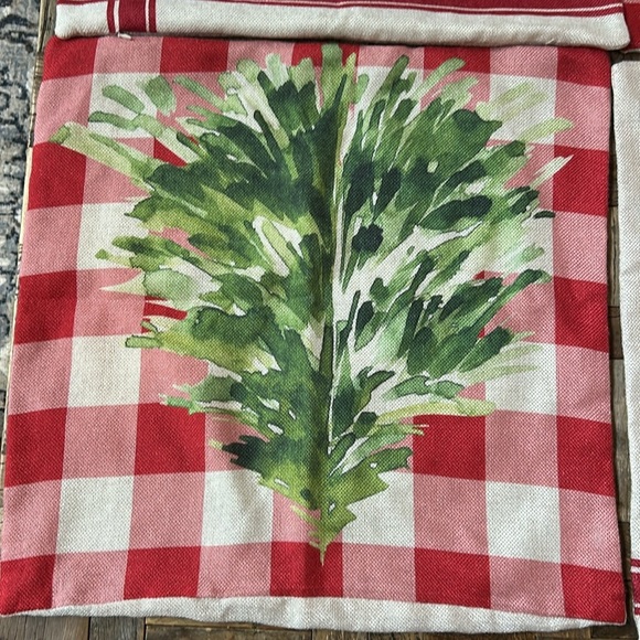 Christmas Pillow Shams Square Set of 4 Red, natural, green - Picture 5 of 7